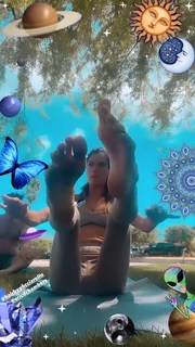 Alessandra Ambrosio feet photo thumbnail