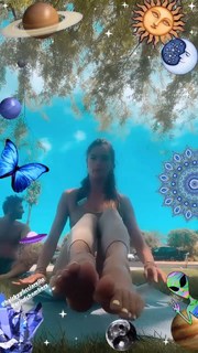 Alessandra Ambrosio feet photo thumbnail