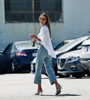 Alessandra Ambrosio feet photo thumbnail