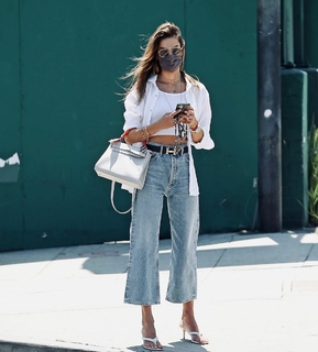 Alessandra Ambrosio feet photo thumbnail