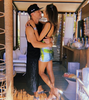 Alessandra Ambrosio feet photo thumbnail