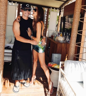 Alessandra Ambrosio feet photo thumbnail