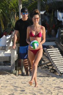 Alessandra Ambrosio feet photo thumbnail