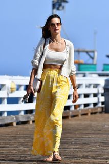 Alessandra Ambrosio feet photo thumbnail