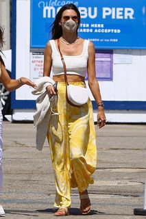 Alessandra Ambrosio feet photo thumbnail