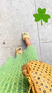 Alessandra Ambrosio feet photo thumbnail