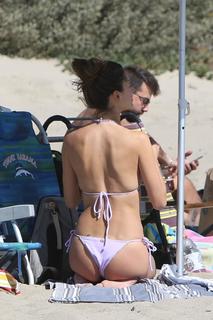 Alessandra Ambrosio feet photo thumbnail