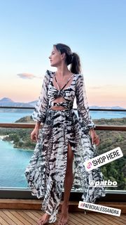 Alessandra Ambrosio feet photo thumbnail