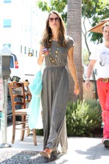 Alessandra Ambrosio feet photo thumbnail