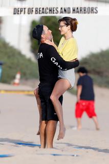 Alessandra Ambrosio feet photo thumbnail