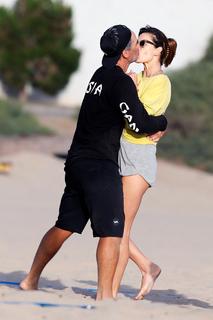 Alessandra Ambrosio feet photo thumbnail