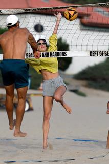 Alessandra Ambrosio feet photo thumbnail