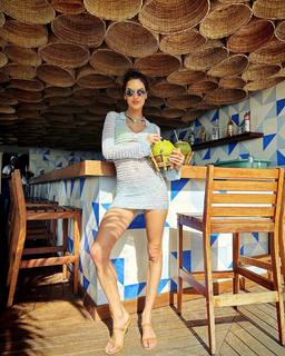 Alessandra Ambrosio feet photo thumbnail