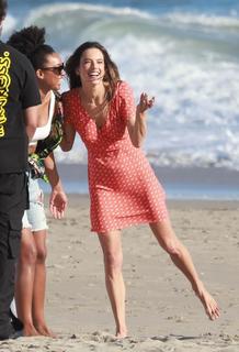 Alessandra Ambrosio feet photo thumbnail