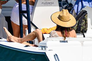 Alessandra Ambrosio feet photo thumbnail