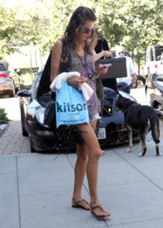 Alessandra Ambrosio feet photo thumbnail