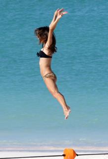 Alessandra Ambrosio feet photo thumbnail