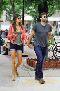 Alessandra Ambrosio feet photo thumbnail
