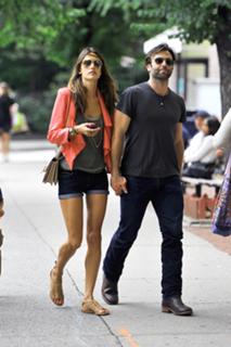 Alessandra Ambrosio feet photo thumbnail