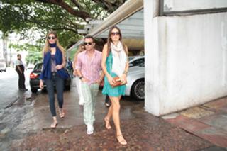 Alessandra Ambrosio feet photo thumbnail