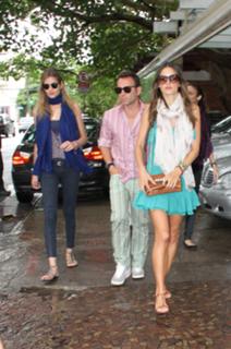 Alessandra Ambrosio feet photo thumbnail