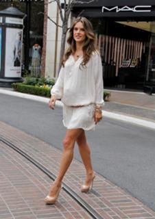 Alessandra Ambrosio feet photo thumbnail