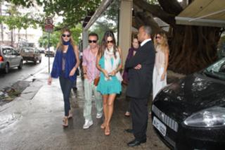 Alessandra Ambrosio feet photo thumbnail