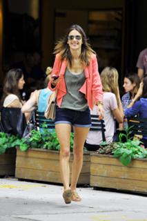 Alessandra Ambrosio feet photo thumbnail