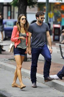Alessandra Ambrosio feet photo thumbnail