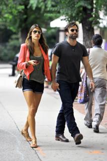 Alessandra Ambrosio feet photo thumbnail