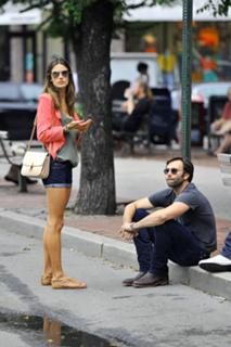 Alessandra Ambrosio feet photo thumbnail