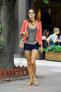 Alessandra Ambrosio feet photo thumbnail