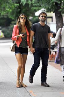 Alessandra Ambrosio feet photo thumbnail
