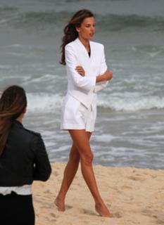 Alessandra Ambrosio feet photo thumbnail