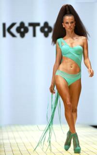 Alessandra Ambrosio feet photo thumbnail