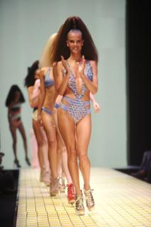 Alessandra Ambrosio feet photo thumbnail