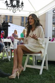 Alessandra Ambrosio feet photo thumbnail