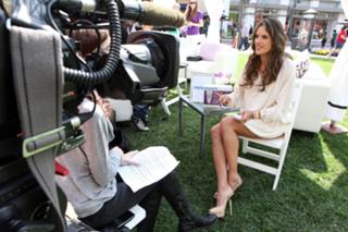 Alessandra Ambrosio feet photo thumbnail