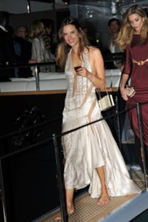 Alessandra Ambrosio feet photo thumbnail