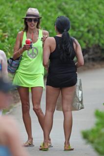 Alessandra Ambrosio feet photo thumbnail