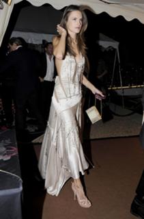 Alessandra Ambrosio feet photo thumbnail