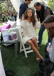 Alessandra Ambrosio feet photo thumbnail