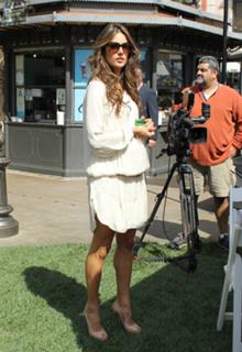 Alessandra Ambrosio feet photo thumbnail