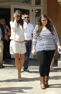 Alessandra Ambrosio feet photo thumbnail