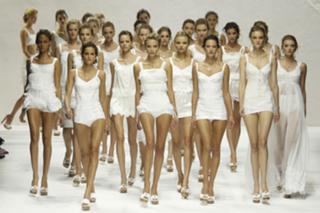 Alessandra Ambrosio feet photo thumbnail