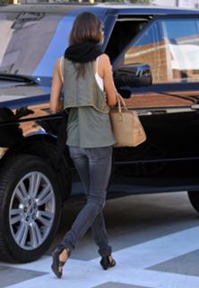 Alessandra Ambrosio feet photo thumbnail