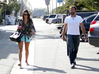 Alessandra Ambrosio feet photo thumbnail