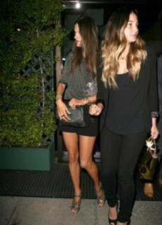Alessandra Ambrosio feet photo thumbnail