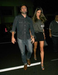 Alessandra Ambrosio feet photo thumbnail