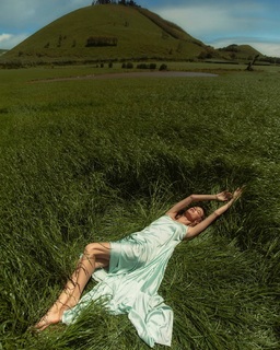 Alessandra Ambrosio feet photo thumbnail